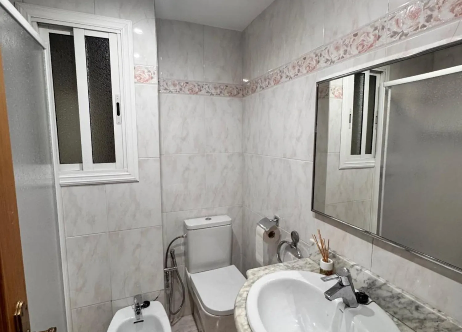 Comfortable And Well-Located Room - Shared Common Areas Barcelona Apartment